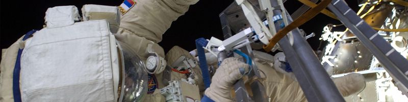 А как космонавты в невесомости моются?